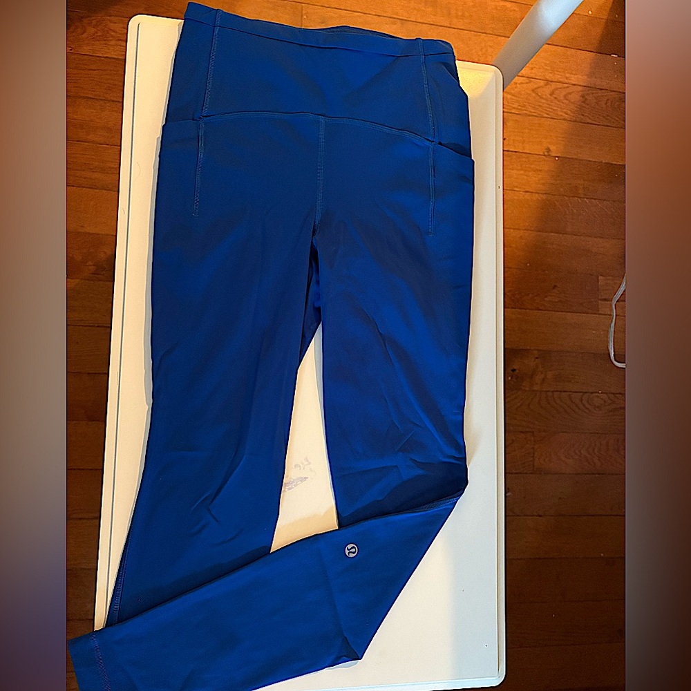 💙Royal blue lululemon leggings with pockets
